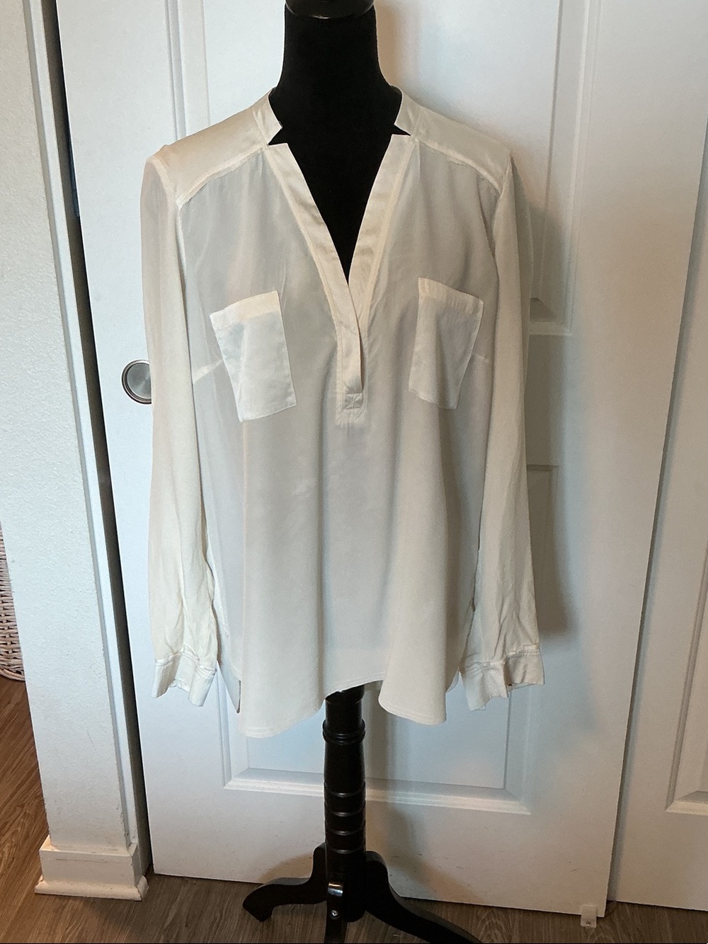 Go by Go Silk Cream V-Neck Pocket Blouse L